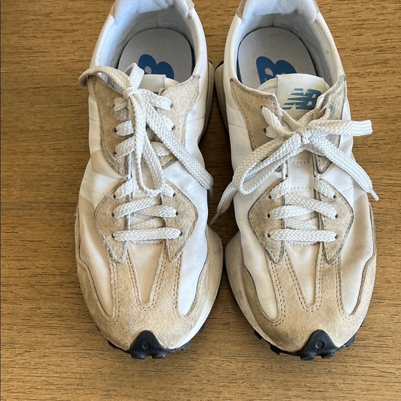 New Balance 327 in white/ beige Mens 7 Women 8.5 - Picture 2 of 4